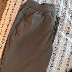 Lululemon Men’s Large Surge Joggers Mocha color; excellent condition $118
